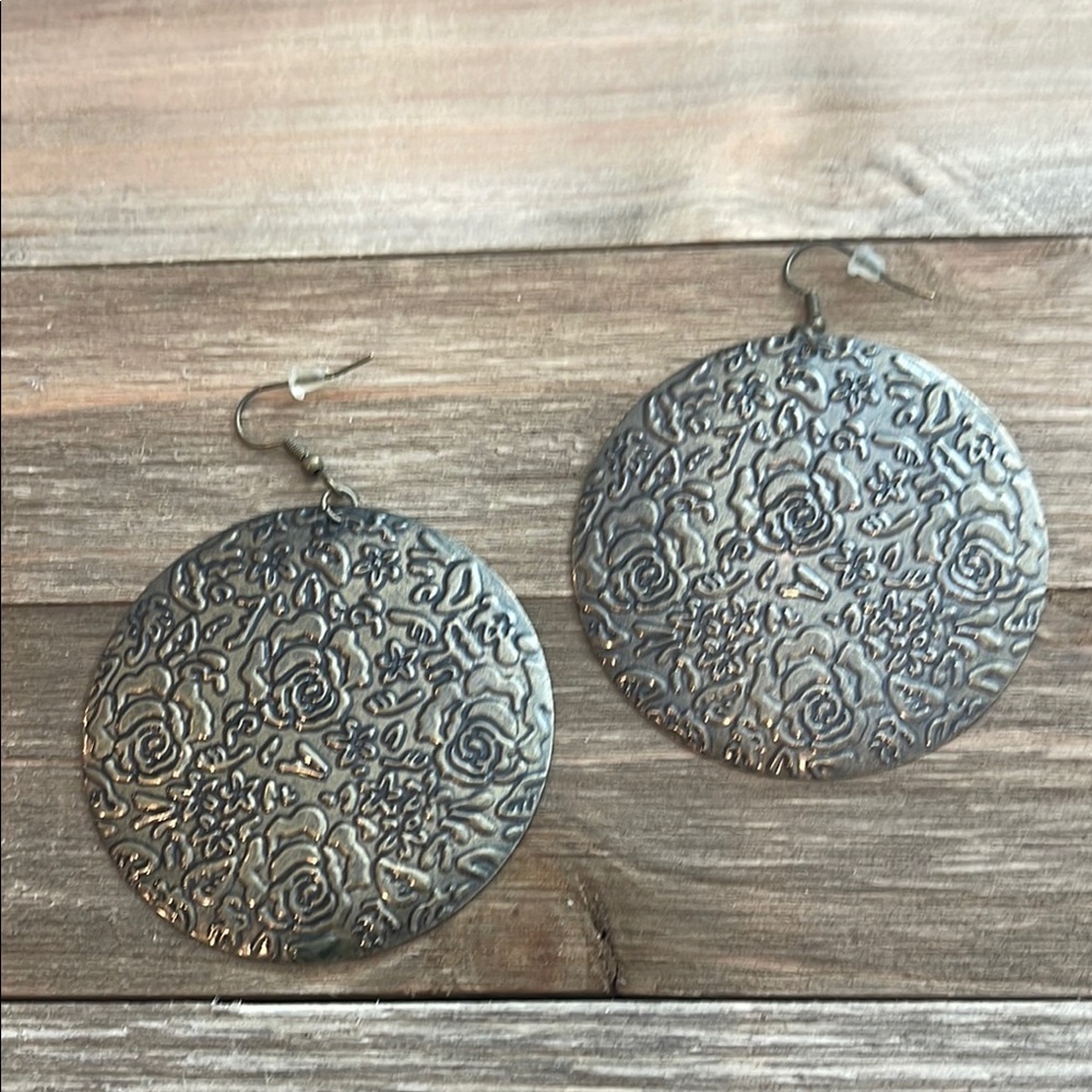 ❄️ Plunder | Floral Embossed Silver Earrings Boho Shabby Chic